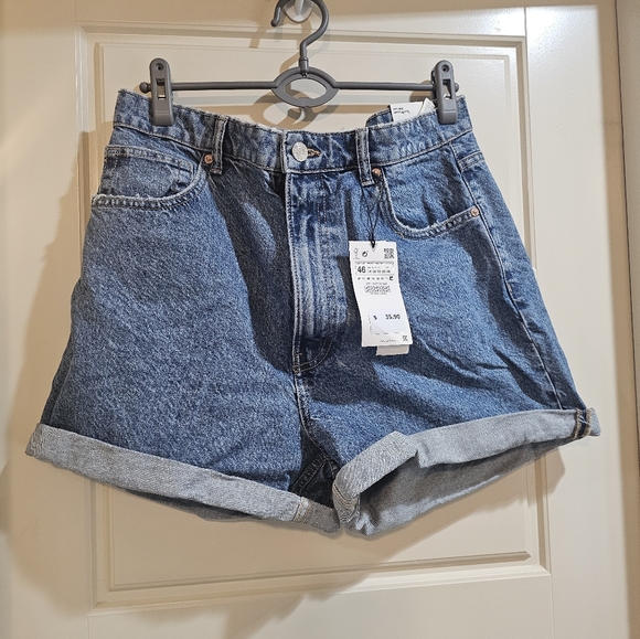 Zara Denim Shorts - Picture 2 of 3
